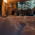Hotel Deep Cave House *