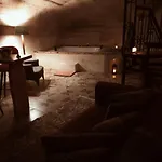 Deep Cave House Hotel