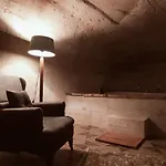 Deep Cave House Hotel *