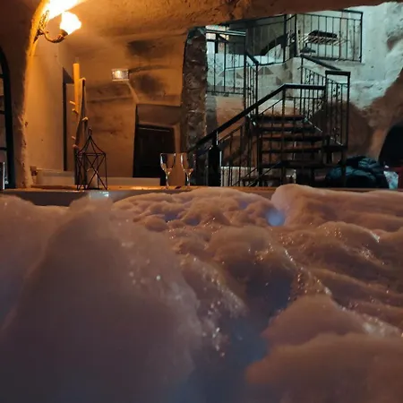 Hotel Deep Cave House *