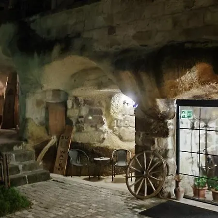 Deep Cave House Hotel