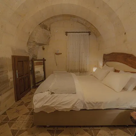 Deep Cave House *