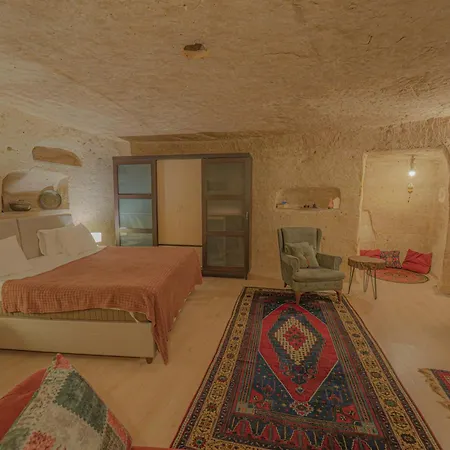 Deep Cave House *