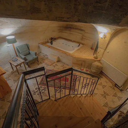 Deep Cave House *