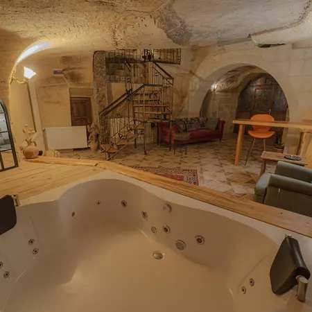 Deep Cave House *