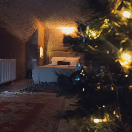 Deep Cave House *