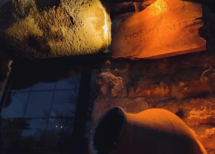 Deep Cave House فندق