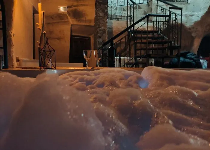 فندق Deep Cave House *