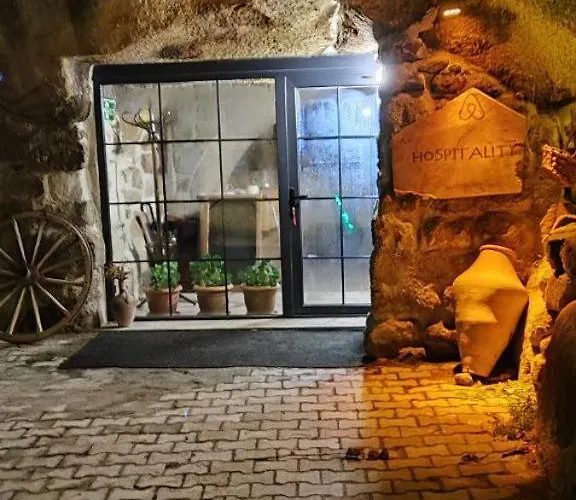 Deep Cave House Hotel *