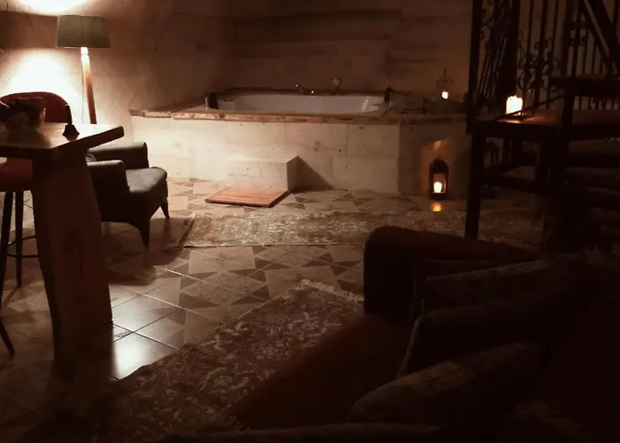 Deep Cave House فندق