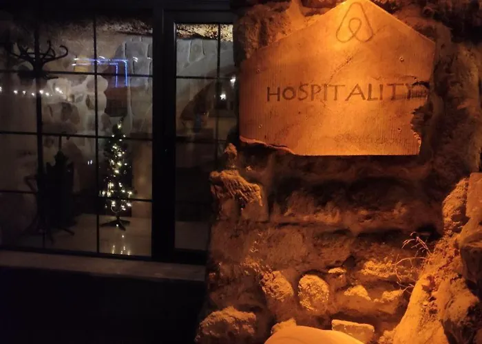 Deep Cave House Hotel *