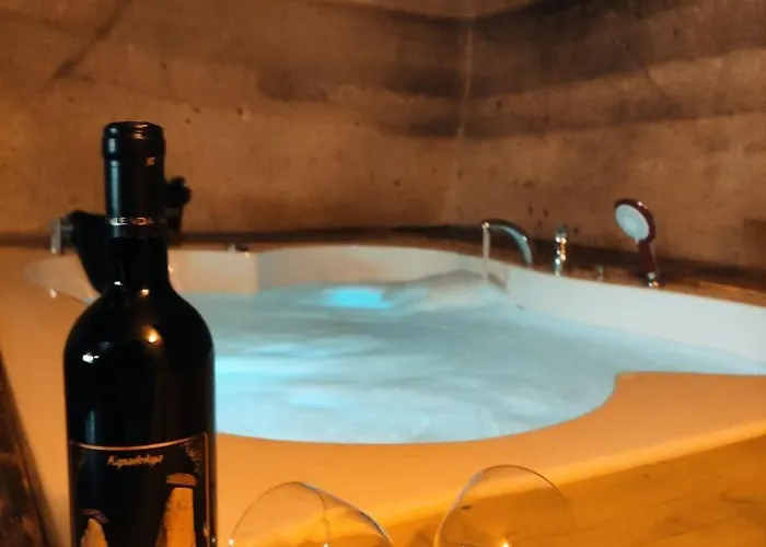 Hotel Deep Cave House *