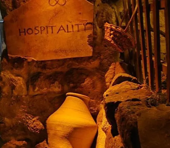 Hotel Deep Cave House *