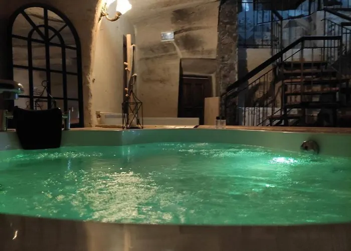 Hotel Deep Cave House