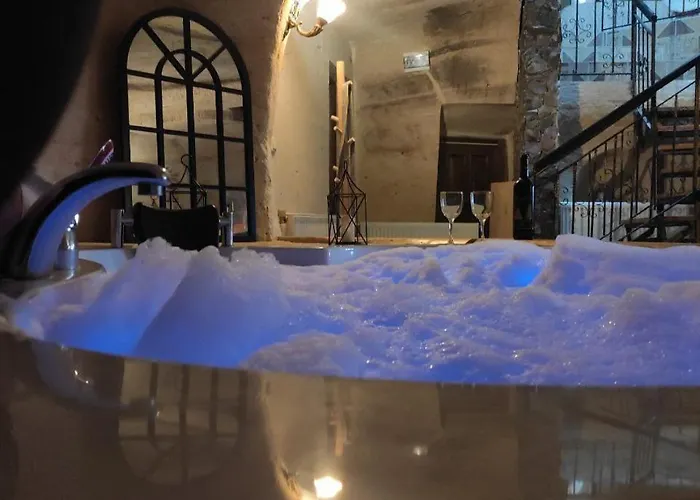 Hotel Deep Cave House *